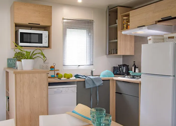 Camping Ares منتجع *